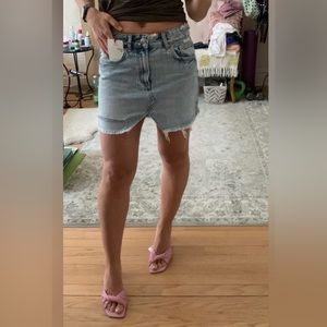 Zara NWT mid-rise mini skirt, denim; size small